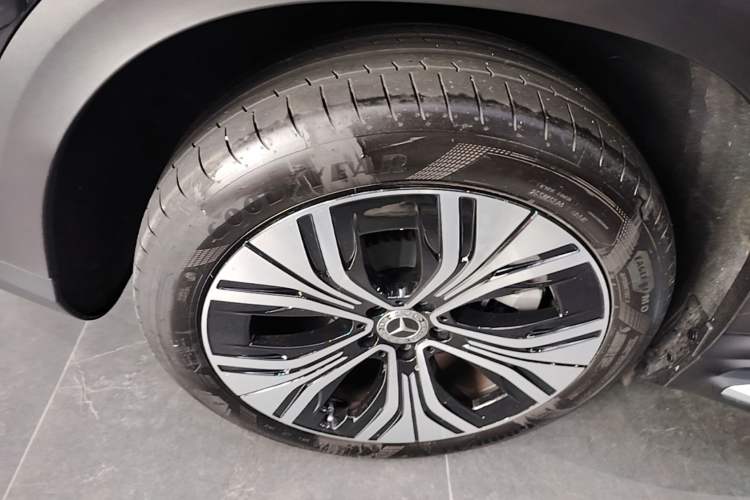 Used Mercedes-Benz EQE SUV 2024 500 4MATIC Pioneer Edition Right Rear Wheel Hub