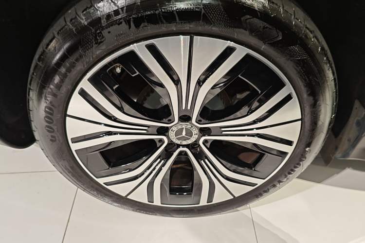 Used Mercedes-Benz EQE SUV 2024 500 4MATIC Luxury Edition Right Rear Wheel Hub