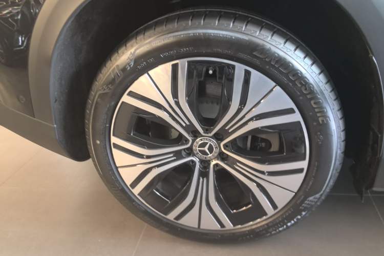 Used Mercedes-Benz EQE SUV 2024 500 4MATIC Pioneer Edition Right Rear Wheel Hub
