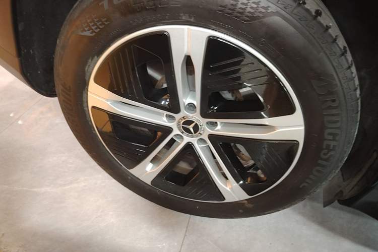 Used Mercedes-Benz EQE SUV 2024 500 4MATIC Pioneer Edition Right Rear Wheel Hub