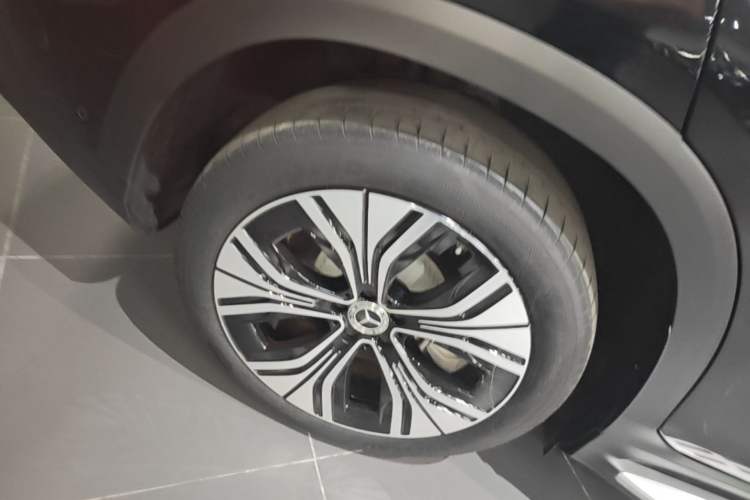 Used Mercedes-Benz EQE SUV 2024 500 4MATIC Pioneer Edition Right Rear Wheel Hub