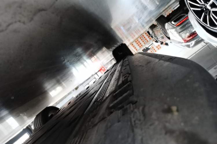 Used Mercedes-Benz EQE SUV 2024 500 4MATIC Pioneer Edition Right Side Sill