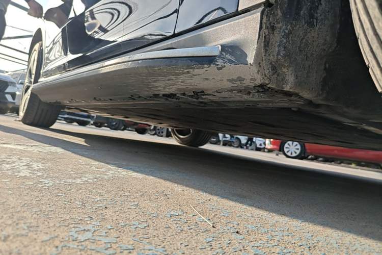 Used Mercedes-Benz EQE SUV 2024 500 4MATIC Luxury Edition Right Side Sill