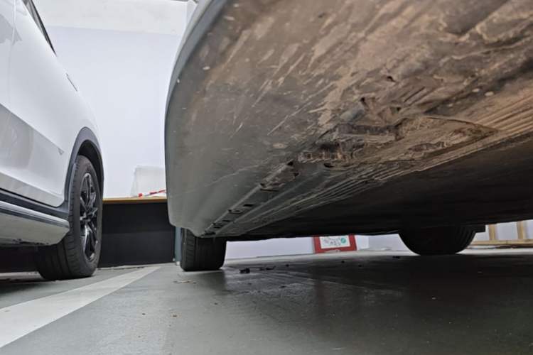 Used Mercedes-Benz EQE SUV 2024 350 4MATIC Luxury Edition Right Side Sill