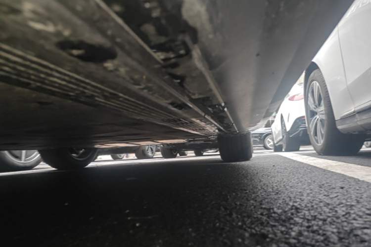 Used Mercedes-Benz EQE SUV 2024 500 4MATIC Luxury Edition Right Side Sill