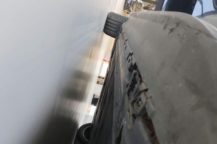 Used Mercedes-Benz EQE SUV 2024 500 4MATIC Luxury Edition Right Side Sill