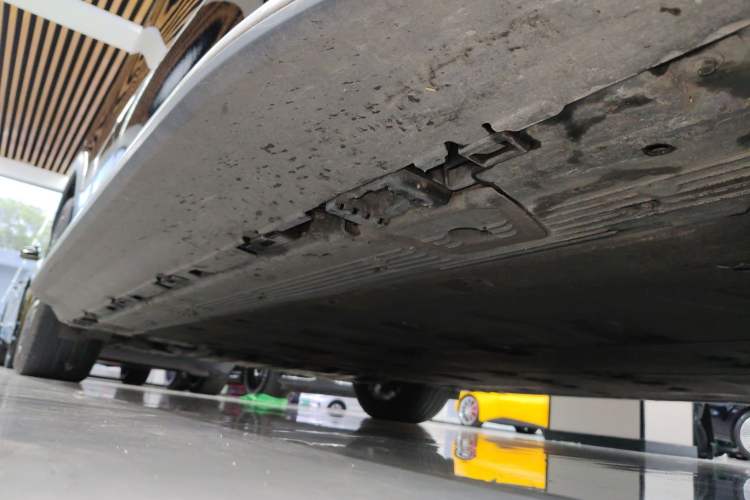 Used Mercedes-Benz EQE SUV 2024 500 4MATIC Luxury Edition Right Side Sill