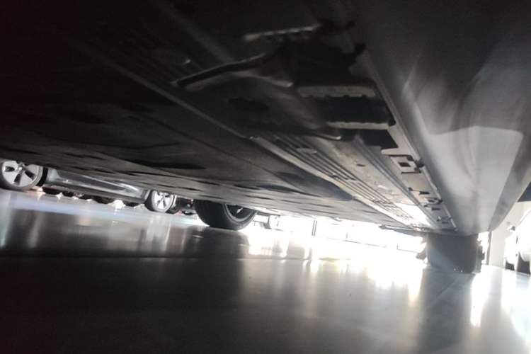 Used Mercedes-Benz EQE SUV 2024 500 4MATIC Right Side Sill