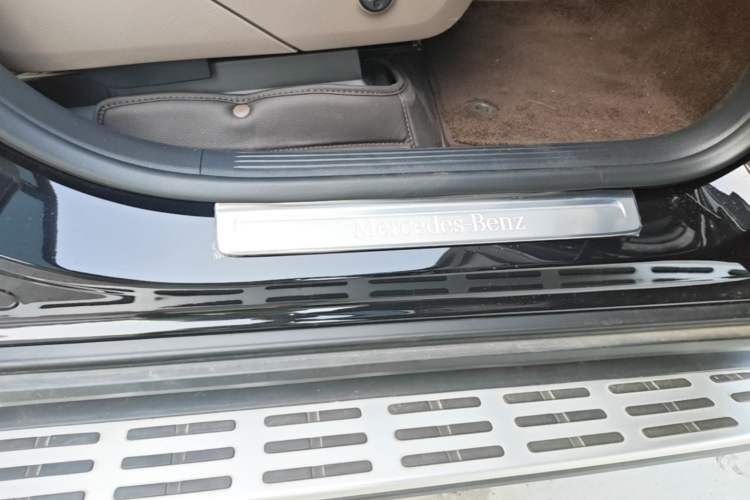 Used Mercedes-Benz EQE SUV 2024 500 4MATIC Luxury Edition Right Side Sill