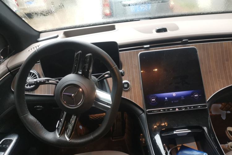 Used Mercedes-Benz EQE SUV 2024 500 4MATIC Luxury Edition Steering Wheel