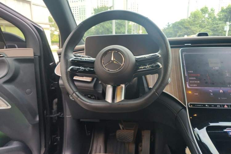 Used Mercedes-Benz EQE SUV 2024 500 4MATIC Luxury Edition Steering Wheel