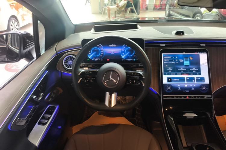 Used Mercedes-Benz EQE SUV 2024 500 4MATIC Luxury Edition Steering Wheel