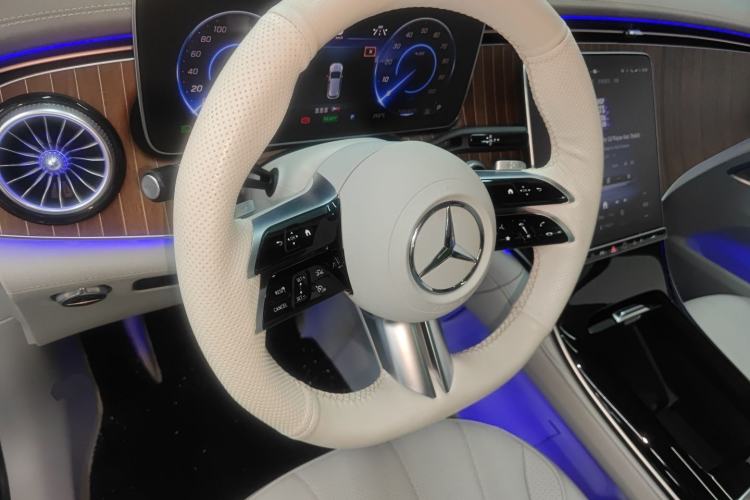 Used Mercedes-Benz EQE SUV 2024 500 4MATIC Luxury Edition Steering Wheel