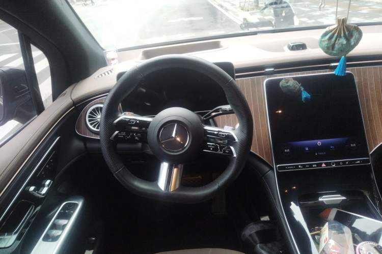Used Mercedes-Benz EQE SUV 2024 350 4MATIC Luxury Edition Steering Wheel