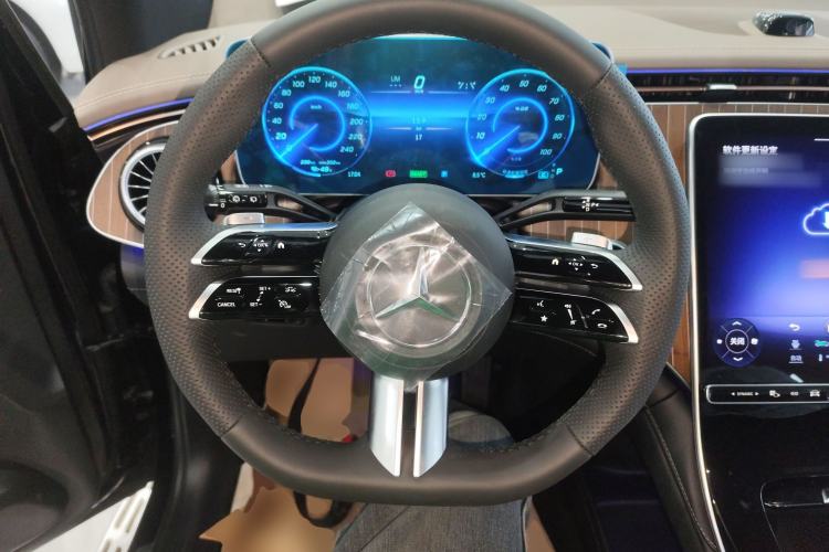 Used Mercedes-Benz EQE SUV 2024 500 4MATIC Pioneer Edition Steering Wheel