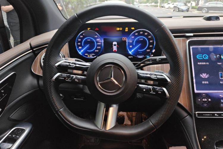 Used Mercedes-Benz EQE SUV 2024 500 4MATIC Pioneer Edition Steering Wheel