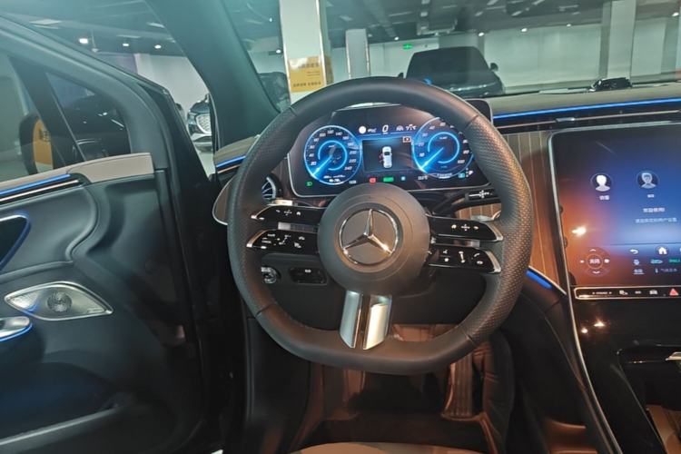 Used Mercedes-Benz EQE SUV 2024 500 4MATIC Luxury Edition Steering Wheel