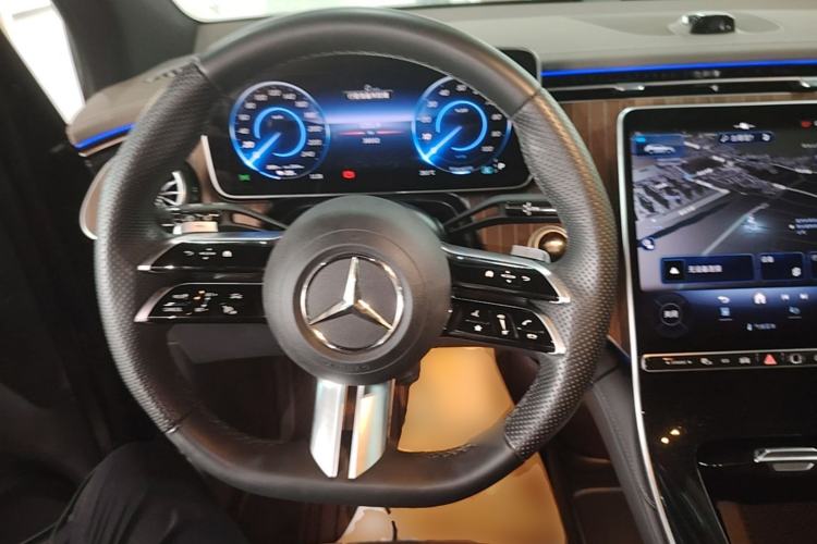 Used Mercedes-Benz EQE SUV 2024 500 4MATIC Pioneer Edition Steering Wheel