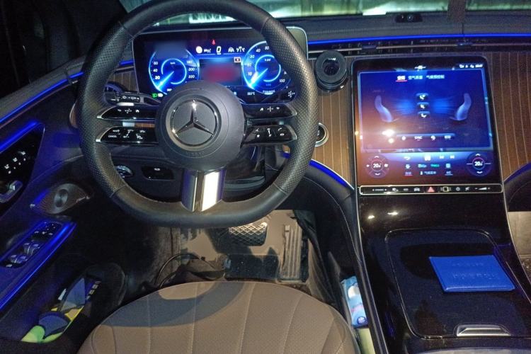 Used Mercedes-Benz EQE SUV 2024 500 4MATIC Luxury Edition Steering Wheel