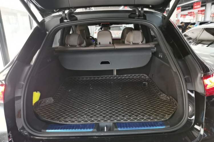 Used Mercedes-Benz EQE SUV 2024 500 4MATIC Pioneer Edition Trunk