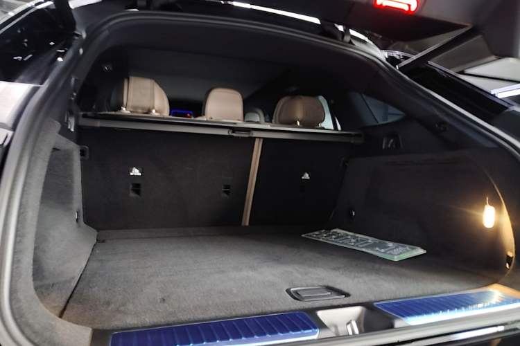 Used Mercedes-Benz EQE SUV 2024 500 4MATIC Pioneer Edition Trunk