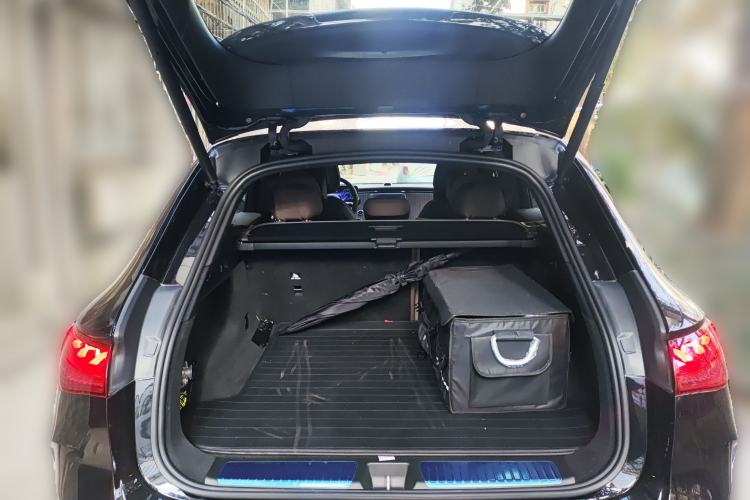 Used Mercedes-Benz EQE SUV 2024 500 4MATIC Luxury Edition Trunk