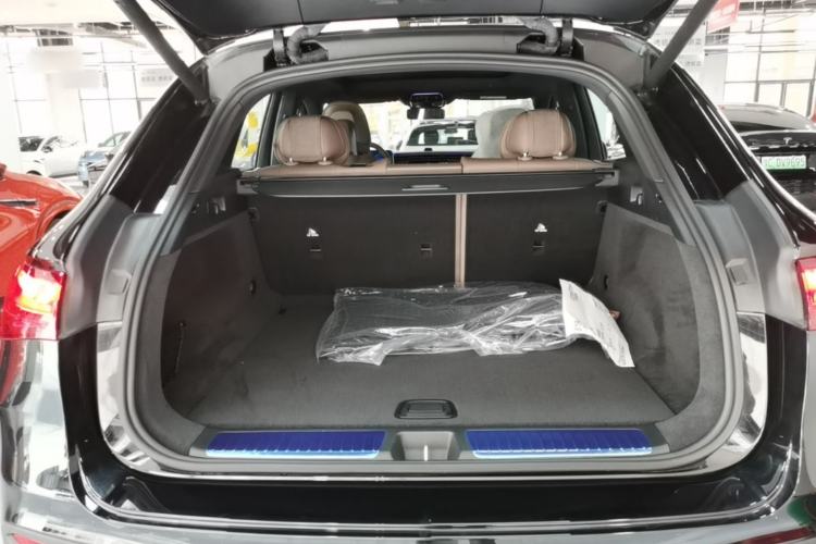 Used Mercedes-Benz EQE SUV 2024 500 4MATIC Pioneer Edition Trunk