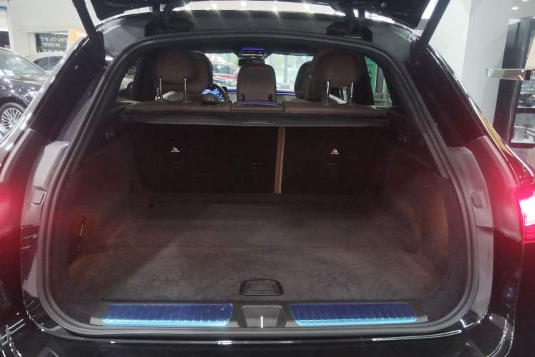 Used Mercedes-Benz EQE SUV 2024 500 4MATIC Luxury Edition Trunk