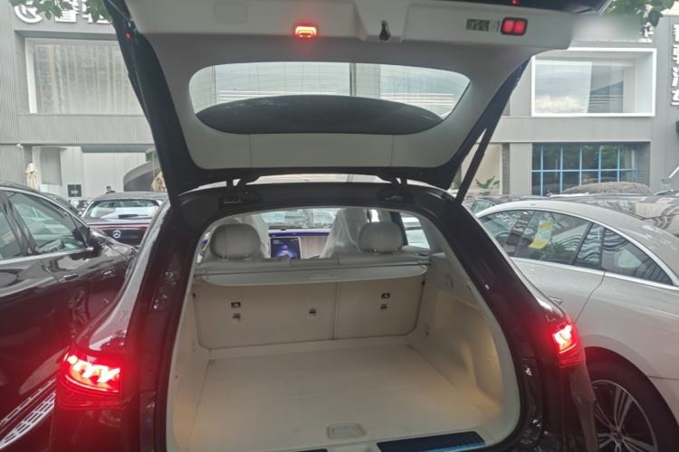 Used Mercedes-Benz EQE SUV 2024 500 4MATIC Luxury Edition Trunk