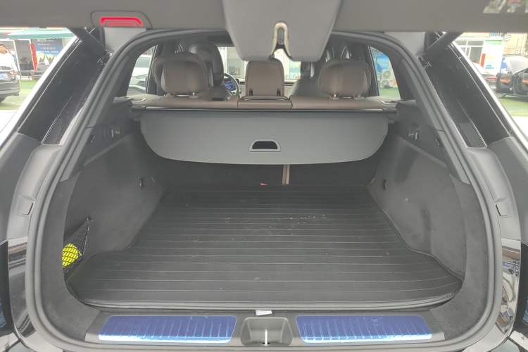 Used Mercedes-Benz EQE SUV 2024 500 4MATIC Luxury Edition Trunk
