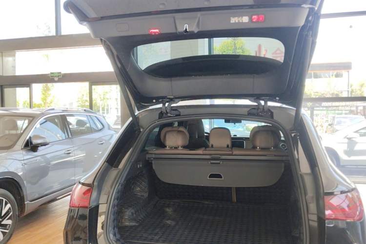 Used Mercedes-Benz EQE SUV 2024 500 4MATIC Luxury Edition Trunk