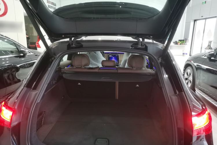 Used Mercedes-Benz EQE SUV 2024 500 4MATIC Pioneer Edition Trunk