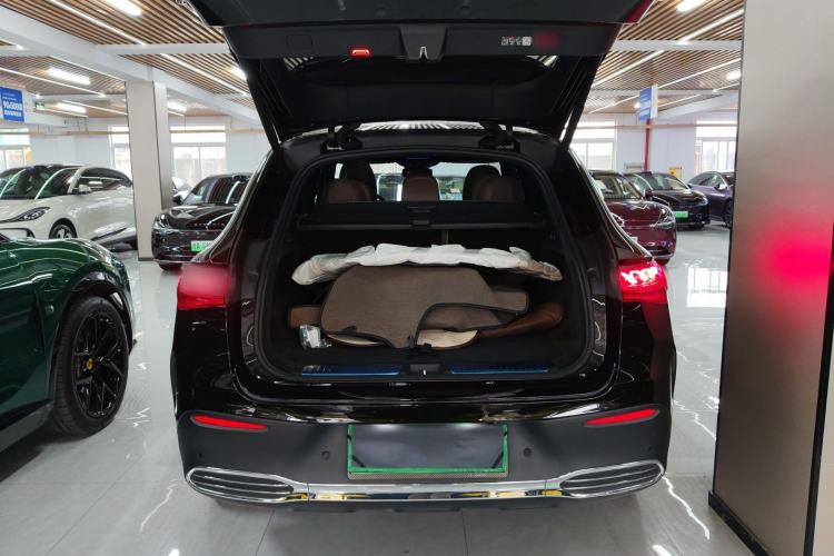 Used Mercedes-Benz EQE SUV 2024 500 4MATIC Pioneer Edition Trunk
