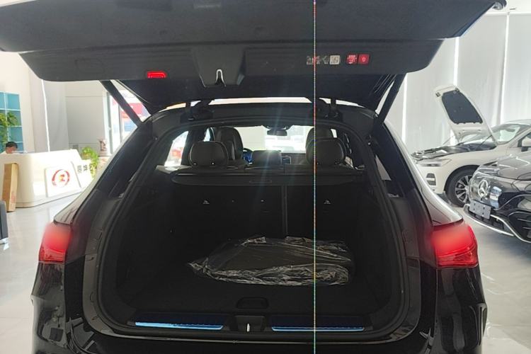 Used Mercedes-Benz EQE SUV 2024 500 4MATIC Luxury Edition Trunk