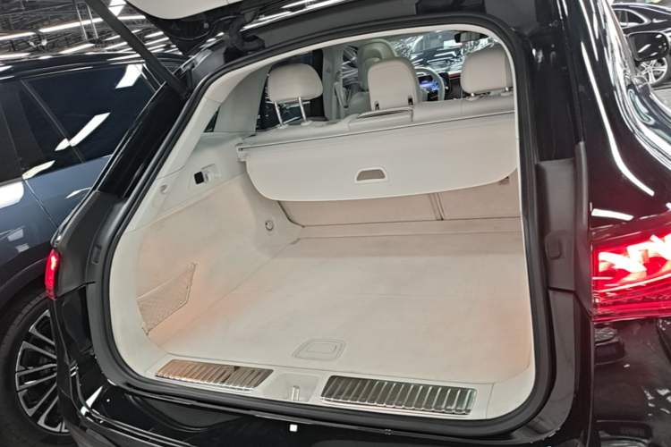 Used Mercedes-Benz EQE SUV 2024 350 4MATIC Luxury Edition Trunk