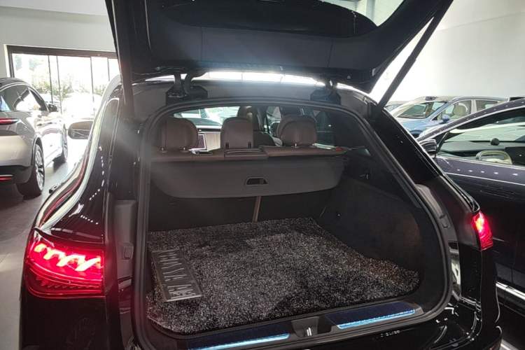 Used Mercedes-Benz EQE SUV 2024 500 4MATIC Trunk