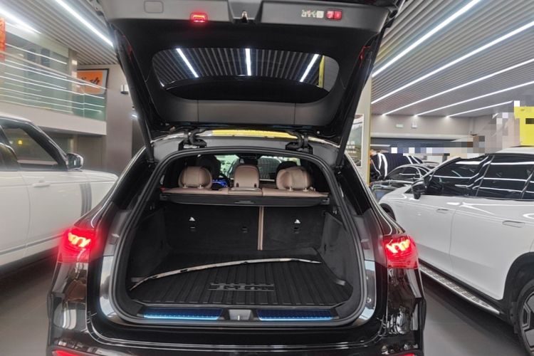 Used Mercedes-Benz EQE SUV 2024 500 4MATIC Luxury Edition Trunk