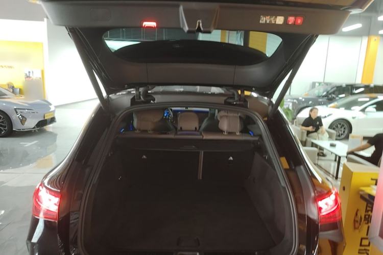 Used Mercedes-Benz EQE SUV 2024 500 4MATIC Pioneer Edition Trunk