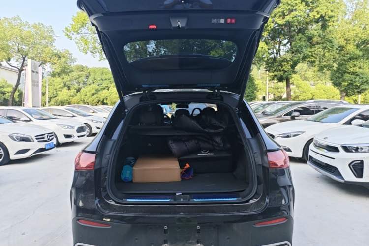 Used Mercedes-Benz EQE SUV 2024 500 4MATIC Luxury Edition Trunk