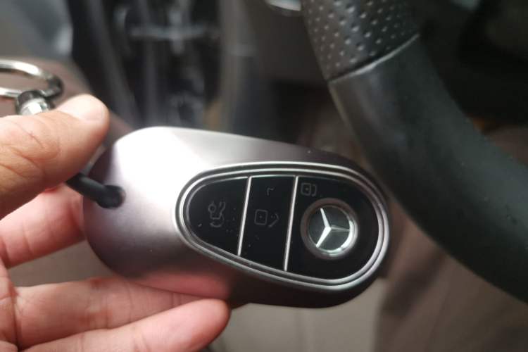 Used Mercedes-Benz EQE SUV 2024 500 4MATIC Luxury Edition Vehicle Key