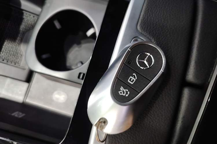 Used Mercedes-Benz EQE SUV 2024 500 4MATIC Pioneer Edition Vehicle Key