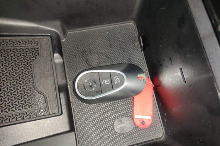 Used Mercedes-Benz EQE SUV 2024 500 4MATIC Luxury Edition Vehicle Key