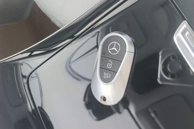 Used Mercedes-Benz EQE SUV 2024 500 4MATIC Pioneer Edition Vehicle Key