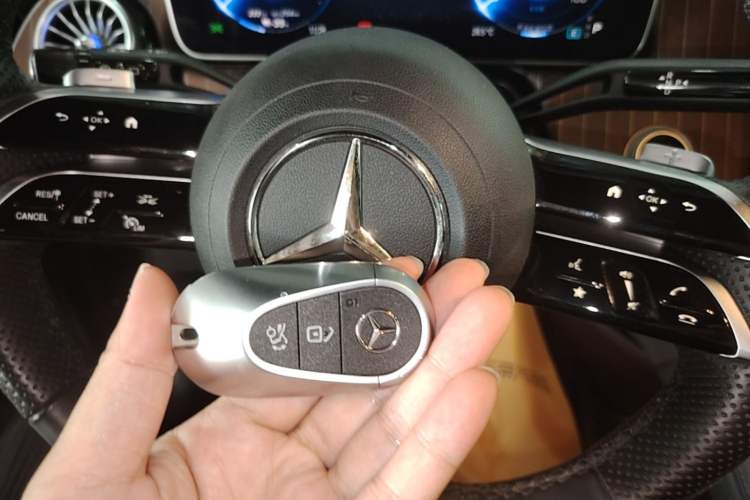 Used Mercedes-Benz EQE SUV 2024 500 4MATIC Pioneer Edition Vehicle Key