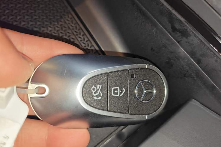 Used Mercedes-Benz EQE SUV 2024 500 4MATIC Pioneer Edition Vehicle Key