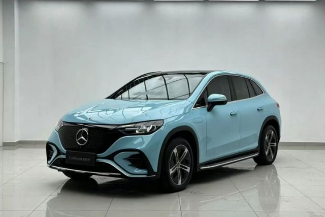 Mercedes-Benz EQE SUV 2024 500 4MATIC Pioneer Edition مستعملة