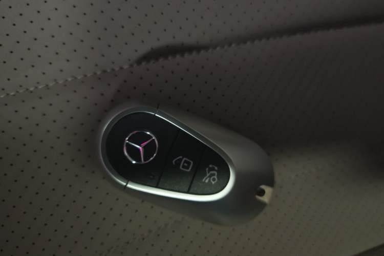 Used Mercedes-Benz EQE SUV 2024 500 4MATIC Pioneer Edition Vehicle Key