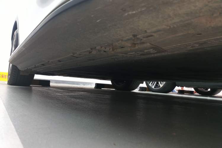 Used Mercedes-Benz EQE SUV 2024 500 4MATIC Flagship Edition Right Side Sill