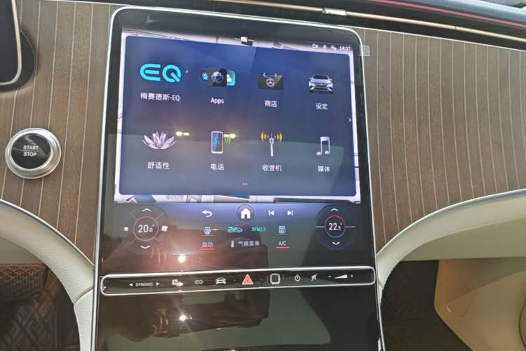 Used Mercedes-Benz EQE SUV 2024 500 4MATIC Pioneer Edition Audio And AC Panel