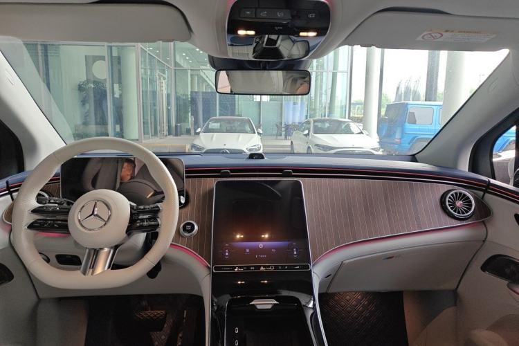 Used Mercedes-Benz EQE SUV 2024 350 4MATIC Luxury Edition Center Console